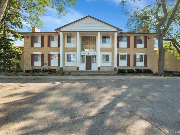 29305 Hayes Rd #31, Warren, MI 48088