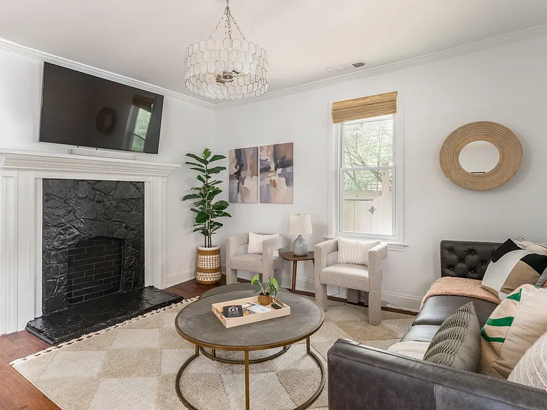200 Lowry St NE — Photo 4