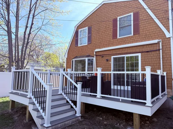 4 Ash St, Hampton, NH 03842