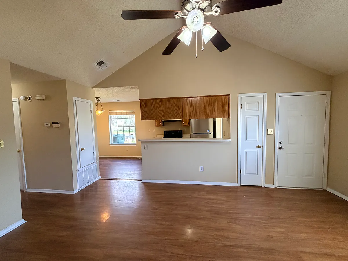 Building Photo - 2595 Reese Point Dr
