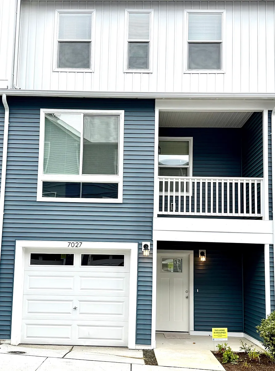 Building Photo - 7027 Rainier Dr #E