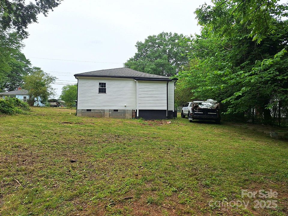 2nd image of 720 Mutual Rd