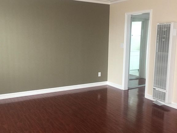 4th image of 12606 Oxnard St APT 1