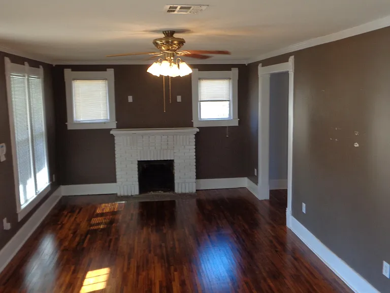 320 E Hickory St — Photo 2