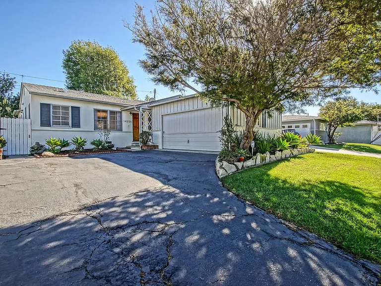 14226 Isis Ave — Photo 1