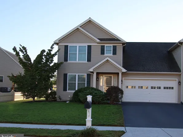 5132 Summerfield Dr, Mount Joy, PA 17552