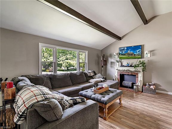 3rd image of 775 Hillcrest Dr