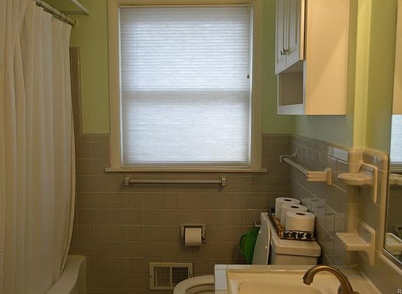 4th image of 22637 Doremus St