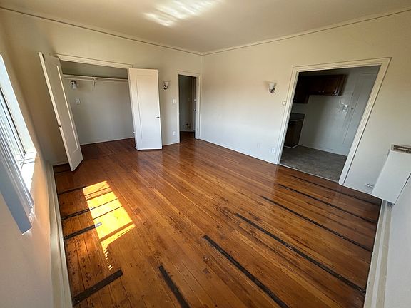 5th image of 318 N Mariposa Ave APT 302