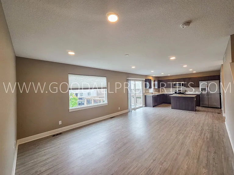 216 Maple Ave — Photo 3