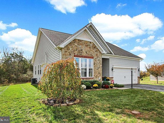 3rd image of 64 Cooper Ln