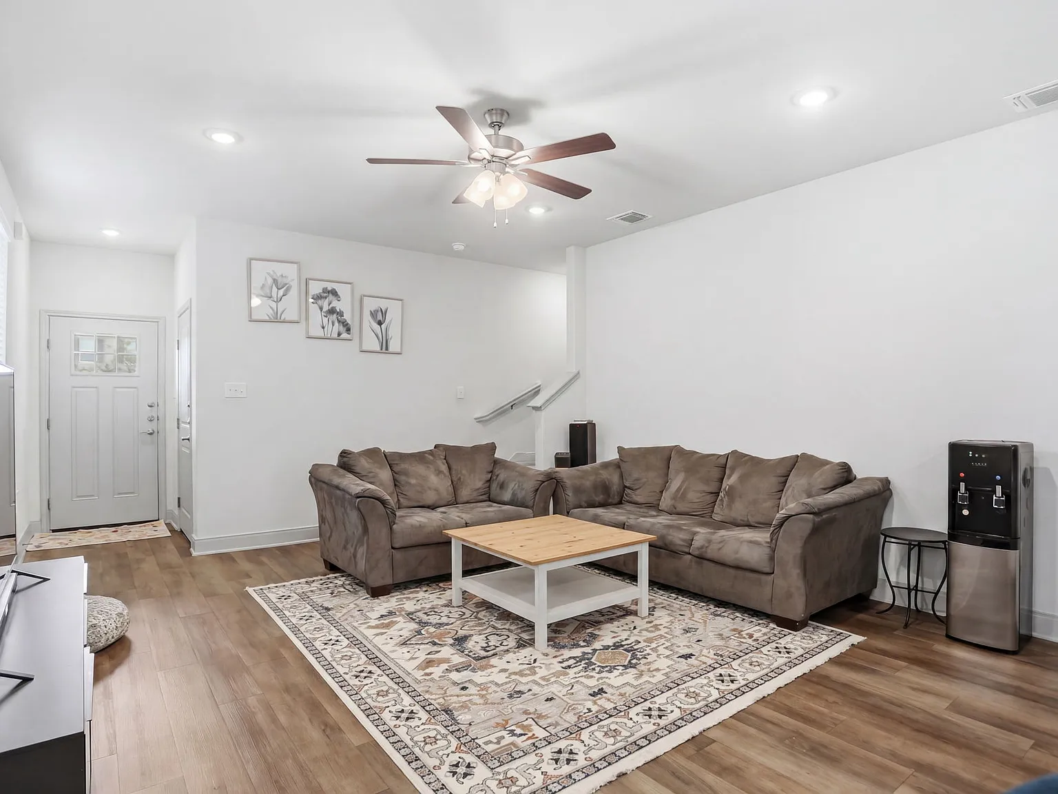 3 bed, 2.5 bath, 1505 sqft, $1,800 — Photo 3