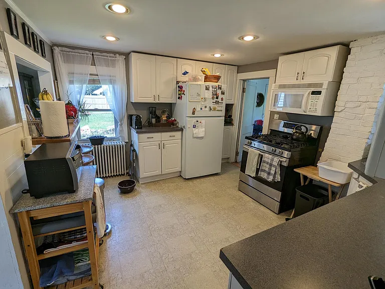 140 Grove St — Photo 7