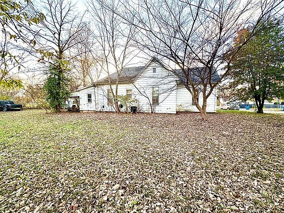 4th image of 3121 E Linn Ave
