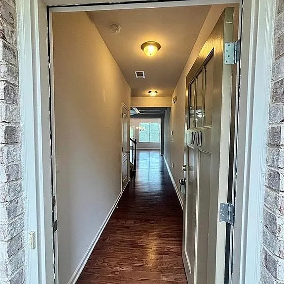 1700 Paxton Dr SW — Photo 2