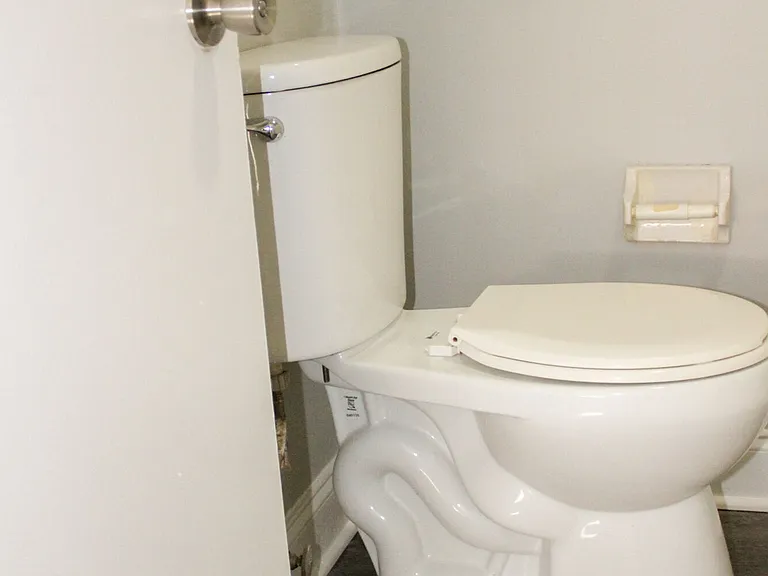 Willow Creek Apartments — Photo 9