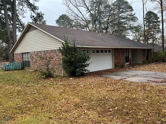 3rd image of 1047 Park Dr