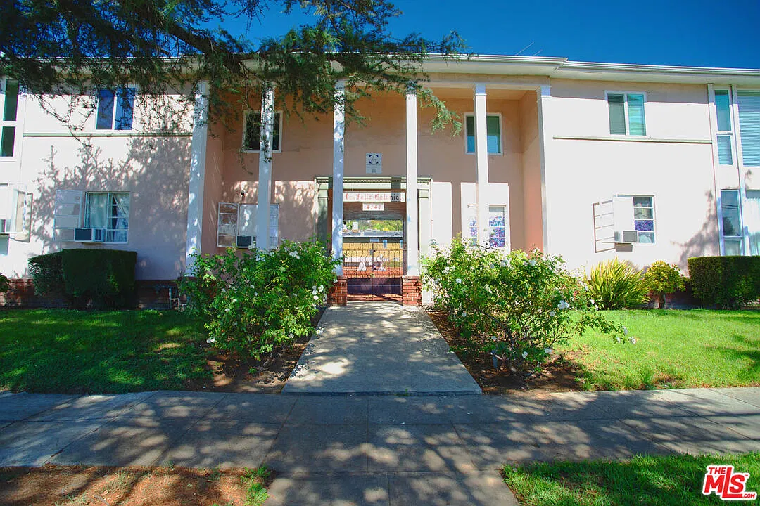 4141 Los Feliz Blvd — Photo 2