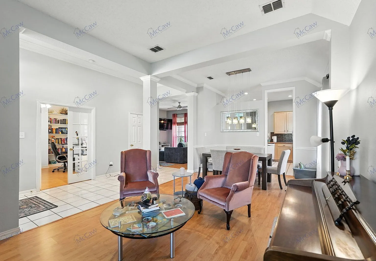3 bed, 2.0 bath, 1982 sqft, $2,750 — Photo 3