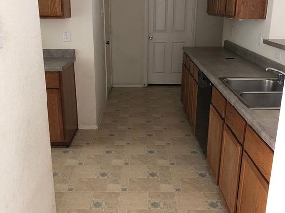 3rd image of 13913 Walnut Canyon Ct