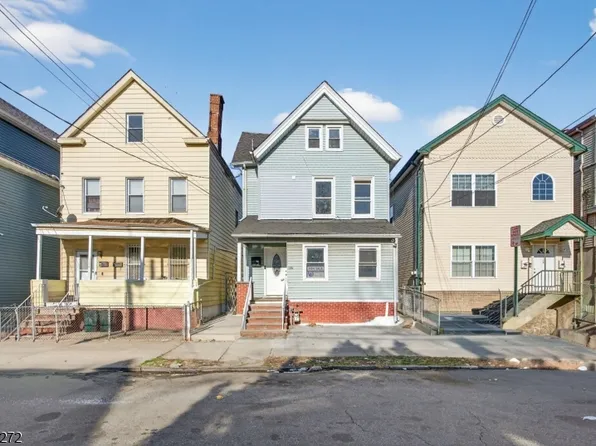 136 Smith St, Elizabeth City, NJ 07201