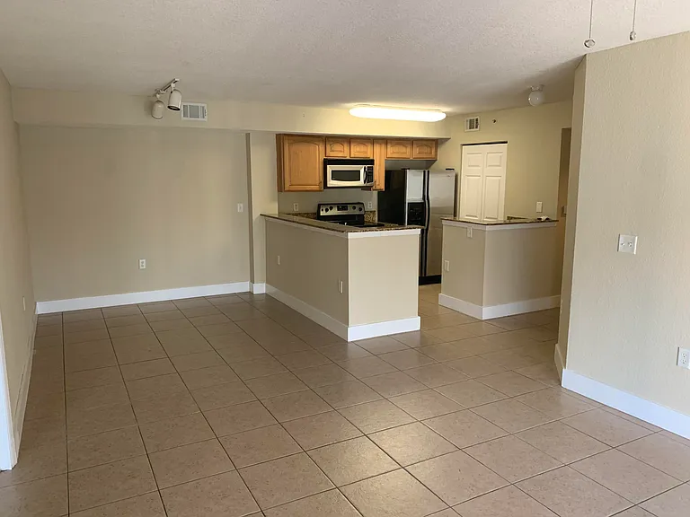 241 SW Palm Dr #107 — Photo 3