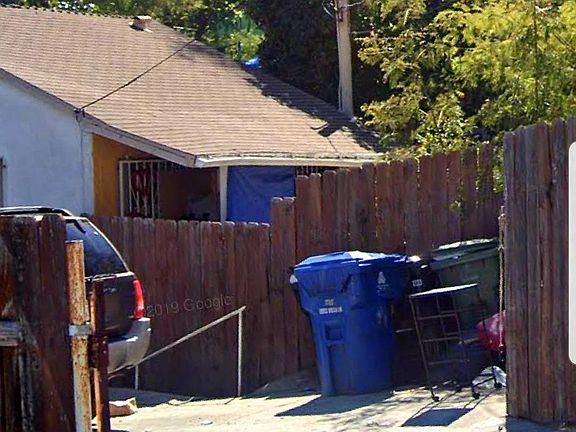 Private parking 2-3 vehicles