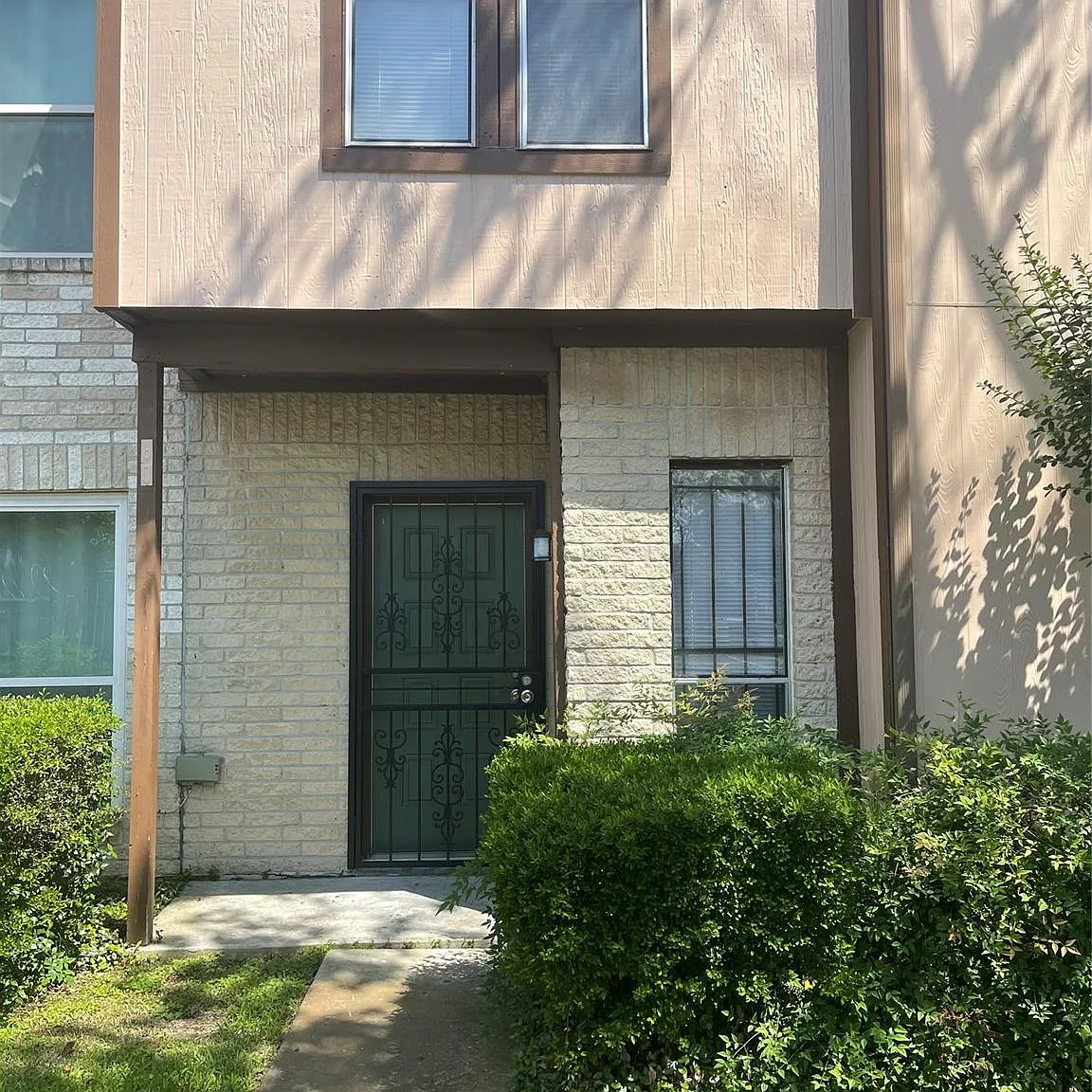 3 bed, 2.5 bath, 1330 sqft, $1,650 — Photo 1