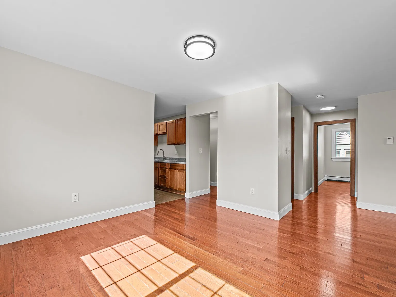 3 bed, 951 sqft, $3,000 — Photo 3