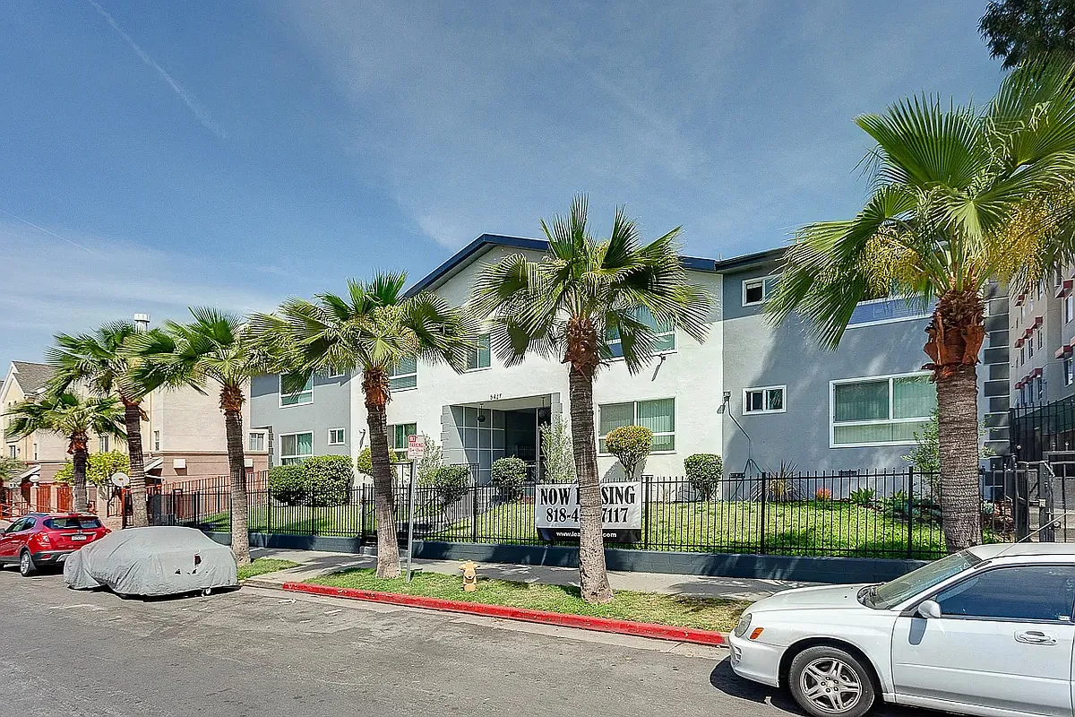 Building Photo - 5427 Carlton Way #17