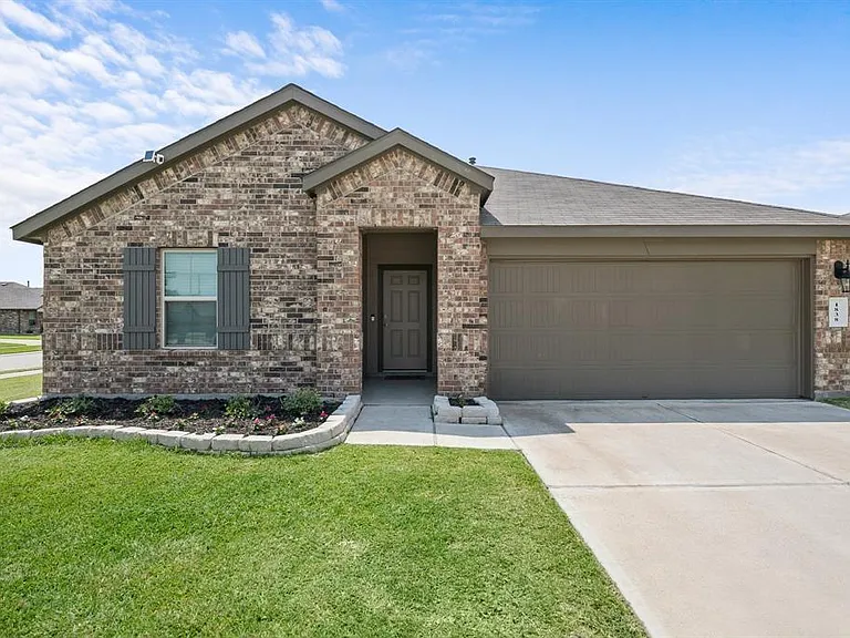 1838 Gibbons Creek Dr — Photo 2