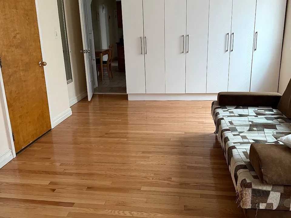 190 Bay 7 St #1