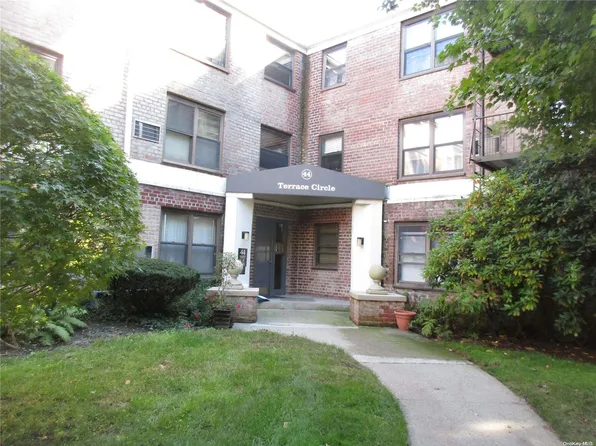 44 Terrace Circle #1H, Great Neck, NY 11021