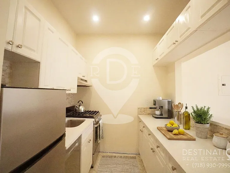 526 3rd Ave #2 — Photo 3