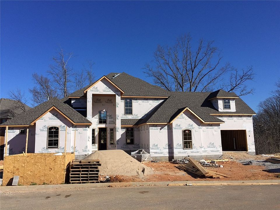 1st image of 303 NW Tall Oaks Ave
