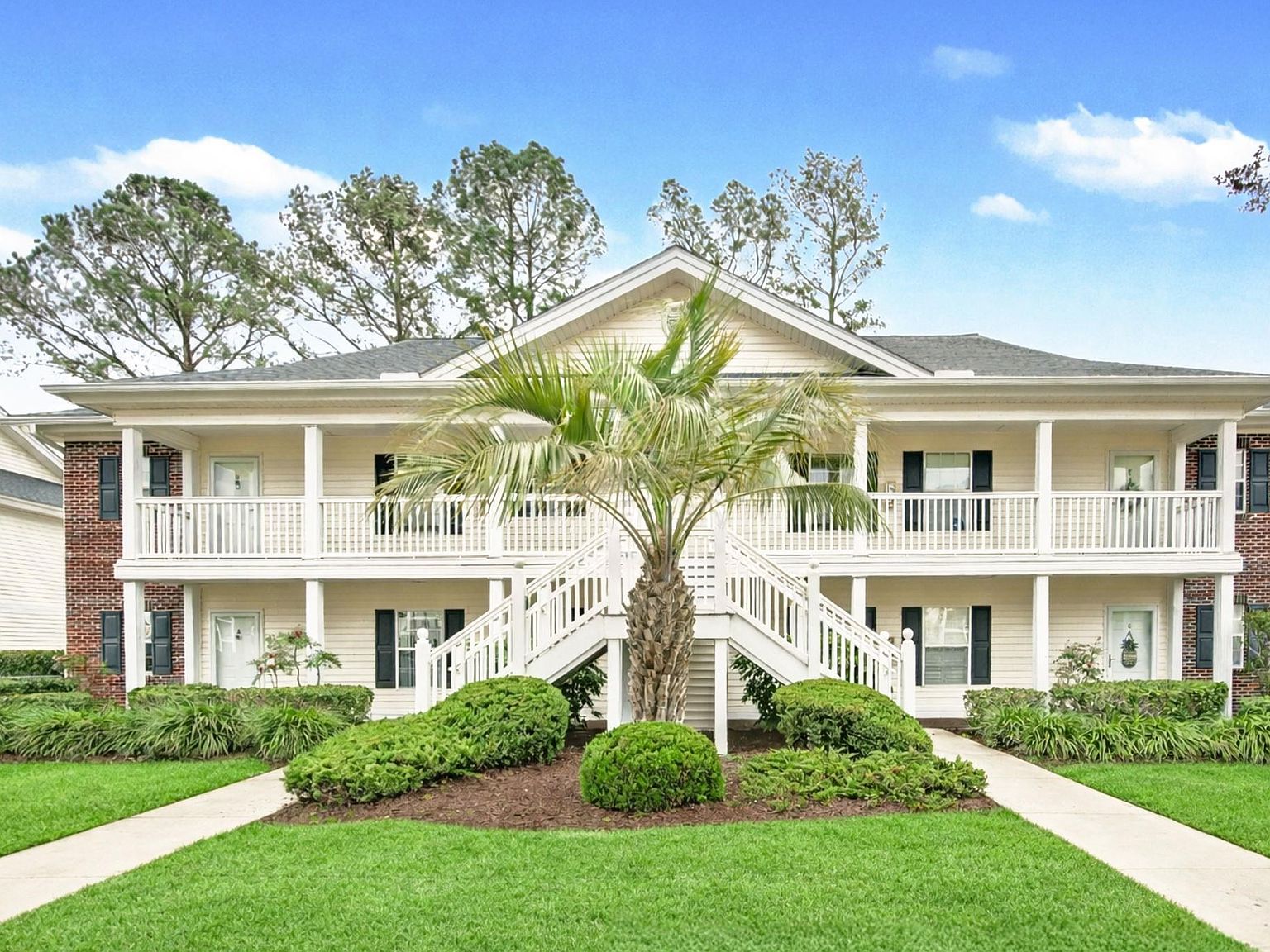 1250 River Oaks Dr. #16-E