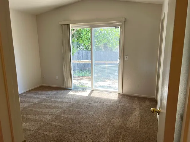 120 Philip Dr — Photo 6