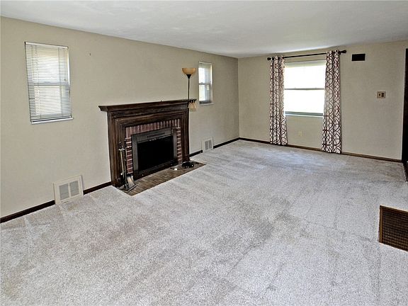 4th image of 1597 Riverside Rd
