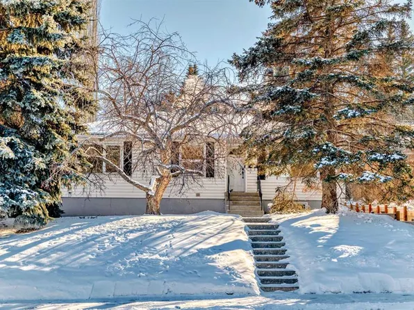 319 N 45th Ave SW, Calgary, AB T2S 1B3