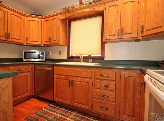 4th image of 47575 271st St