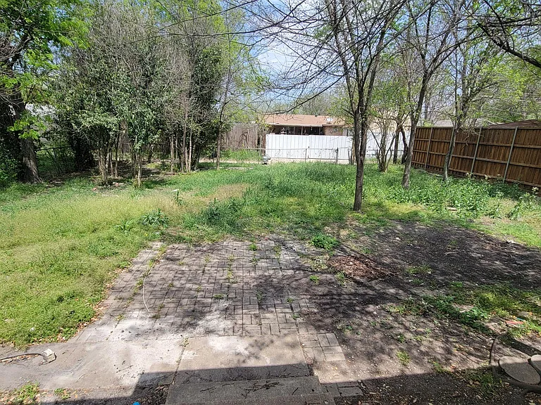 2523 Gross Rd — Photo 2