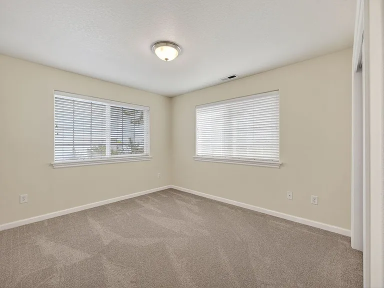 2533 Corona Ave #C — Photo 24