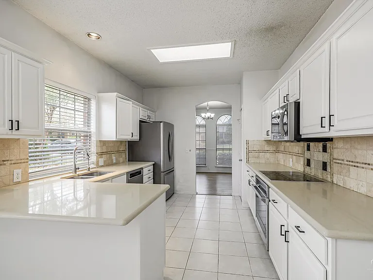 7611 Cordova Dr — Photo 8