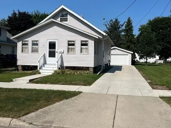453 N Pine St, Janesville, WI 53548