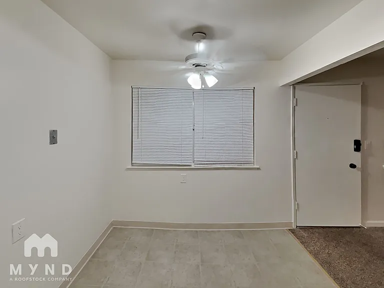870 Burbank Dr #7 — Photo 4