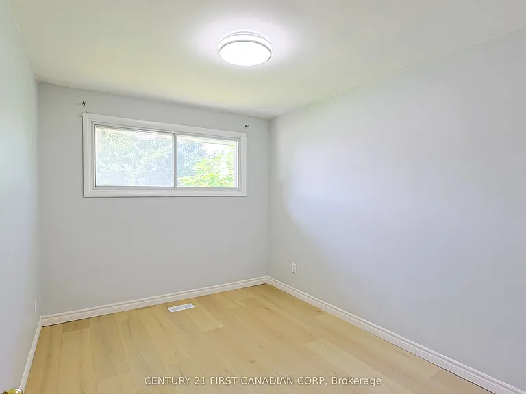 268 Burlington Cres #UPPER — Photo 14