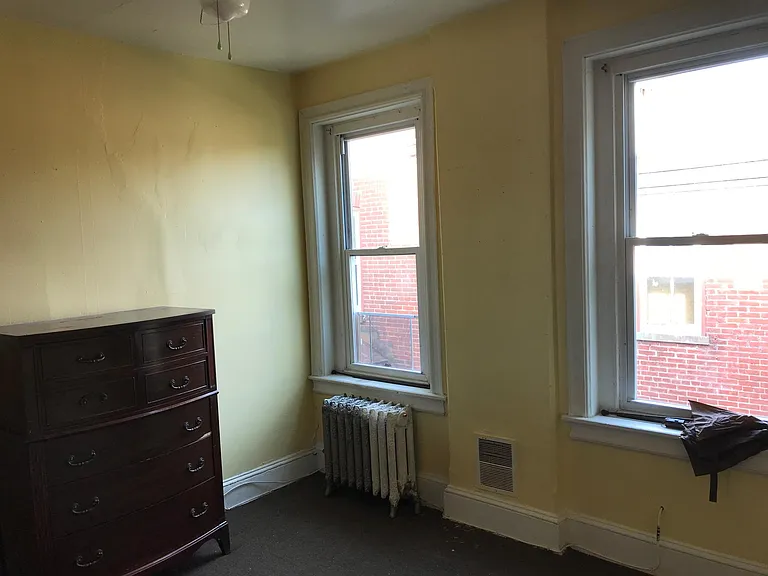 23 E 18th St — Photo 3