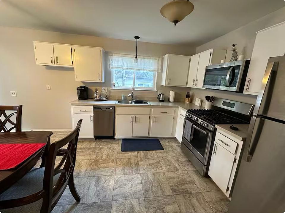 1st image of 62 W Barrett Ave