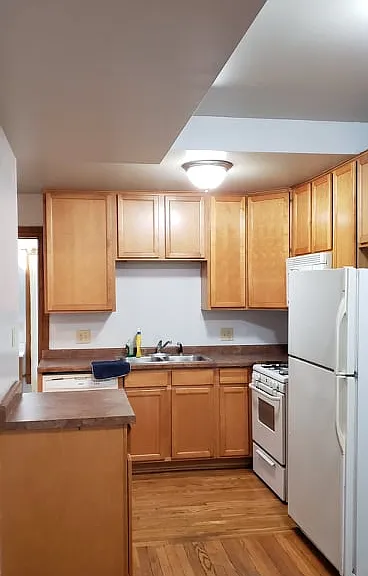 415 Thomas Ave — Photo 6