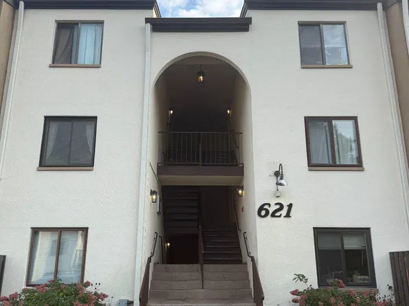 621 Center St APT 104, Herndon, VA 20170